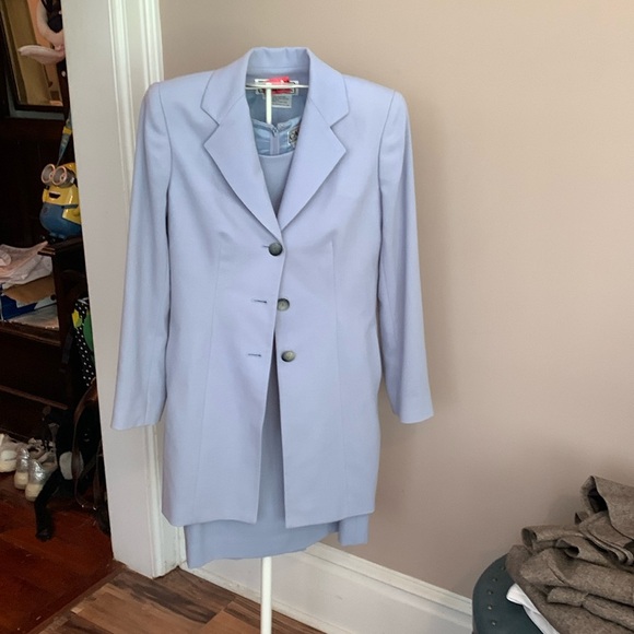 Carlisle‎ dress suit. Worn a few times. Stunning - Picture 1 of 7